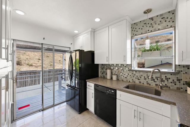 423 Riviera Drive, Union City CA: https://media.crmls.org/mediaz/53325d12-0147-4b88-9655-e61db5406429.jpg