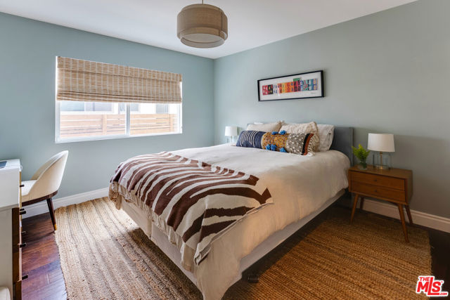 1774 Washington Way, Venice CA: https://media.crmls.org/mediaz/5332cffa-1f74-4a13-93fd-144911b102a4.jpg