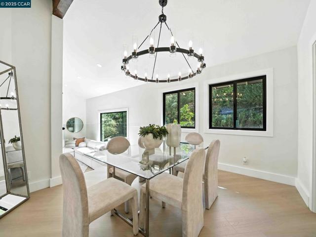 1542 Hillgrade Ave, Alamo CA: https://media.crmls.org/mediaz/5332d32d-ba85-40e0-b6b4-23d9c5b7655d.jpg