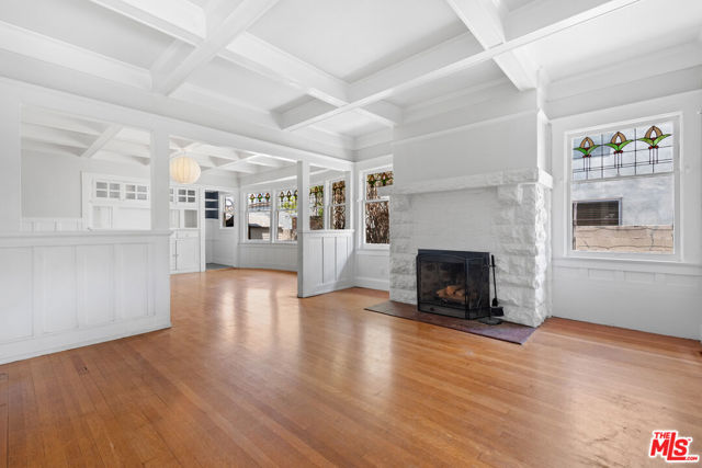 45 Breeze Avenue, Venice CA: https://media.crmls.org/mediaz/53332033-54ad-4cc2-bf84-dcaaaa39fd0a.jpg