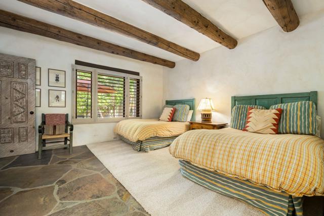 475 S Via Las Palmas, Palm Springs CA: https://media.crmls.org/mediaz/53336c76-0ea7-4fcd-a611-3562e36edc8f.jpg