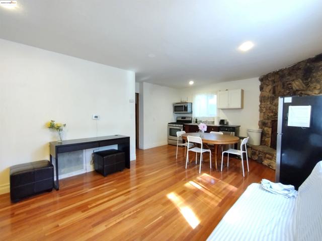 Image 21 of 39 For 864 San Francisco Ave