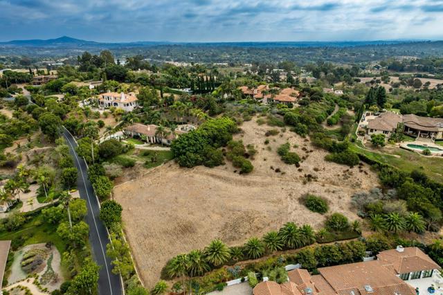 18174 Via Ascenso, Rancho Santa Fe CA: https://media.crmls.org/mediaz/5333e91c-9854-4266-a702-a58bf1cf63a3.jpg