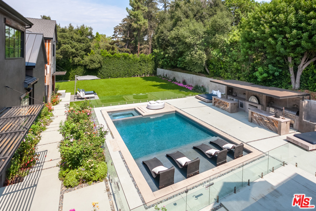 Photo of 16174 Woodvale Road, Encino, CA 91436