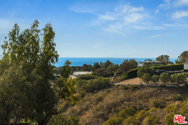 5761 Calpine Drive, Malibu CA: https://media.crmls.org/mediaz/53349a9e-d613-45d9-a61c-8001fbed6868.jpg