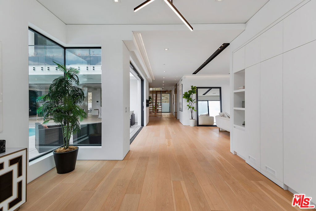 MLS #25556485 image #2