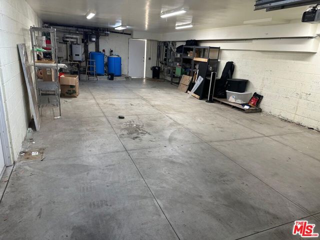 2452 Penmar Avenue, Venice CA: https://media.crmls.org/mediaz/53352d56-806b-45c9-bd3b-20102282c0e6.jpg
