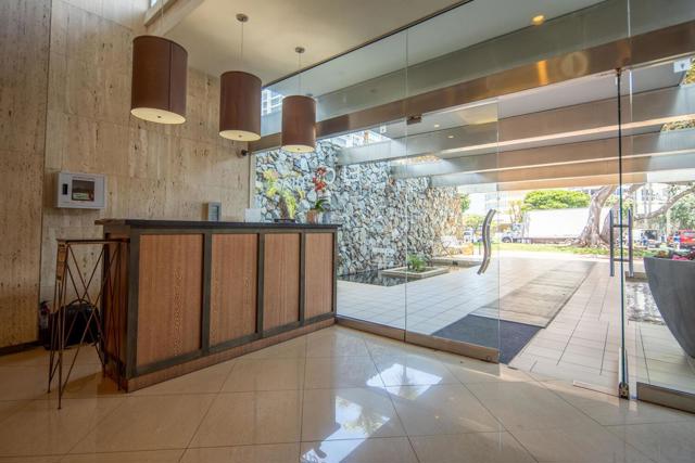 1830 Avenida Del Mundo, Coronado CA: https://media.crmls.org/mediaz/5335bed9-cfae-4d8b-8345-947c2730beae.jpg
