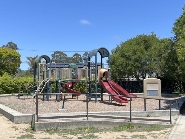 917 Sir Francis Avenue, Capitola CA: https://media.crmls.org/mediaz/53364adb-52dc-4372-b885-7a8f7d52ecda.jpg