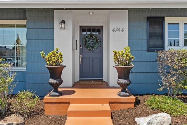 4744 49th St, San Diego CA: https://media.crmls.org/mediaz/5336c8d7-95ae-443e-a7e1-9bdf5a88fea8.jpg
