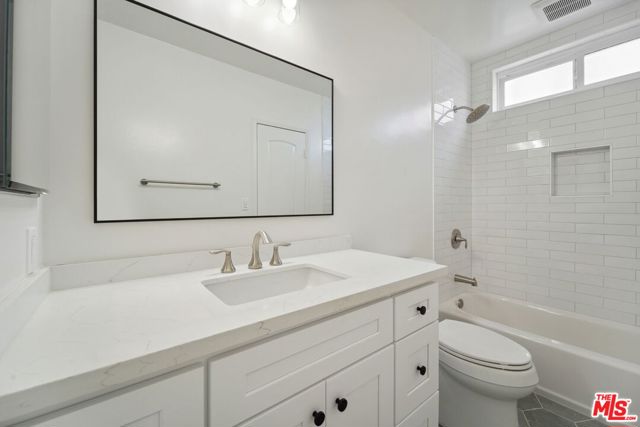 1133 22nd Street, Santa Monica CA: https://media.crmls.org/mediaz/5336db4f-5ab3-459f-8f7f-2ff1dfd6b049.jpg