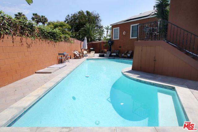 1807 Cochran Place, Los Angeles CA: https://media.crmls.org/mediaz/53370e6a-0647-4362-a419-5c55e1ec8e29.jpg