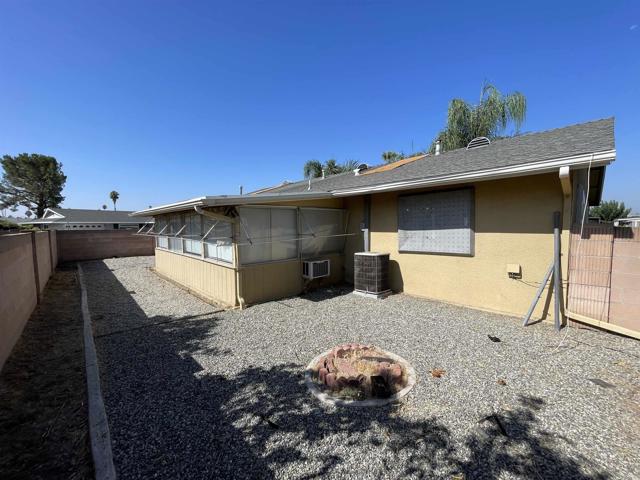 Detail Gallery Image 11 of 36 For 570 S Lyon Ave, Hemet,  CA 92543 - 2 Beds | 2 Baths