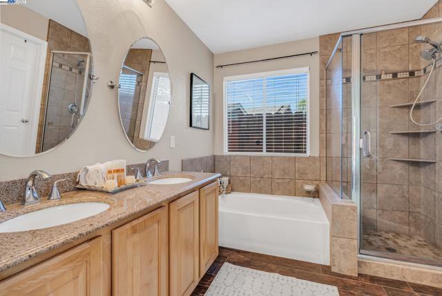 349 Cose Ln, Tracy CA: https://media.crmls.org/mediaz/5337d689-91b7-4151-9e1e-d6b5c00b292b.jpg