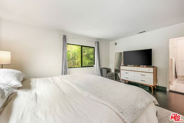 2415 Laurel Pass / Bypass, Los Angeles CA: https://media.crmls.org/mediaz/5337f9e4-f0f0-4da3-8356-0eb330c41f40.jpg
