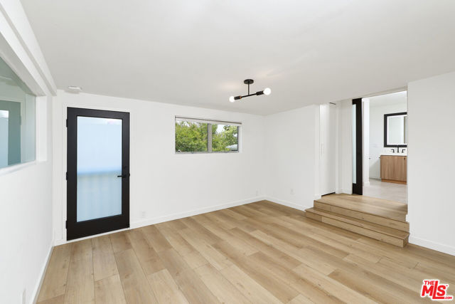 519 1/2 San Juan Avenue, Venice CA: https://media.crmls.org/mediaz/53383ed5-8246-485d-9570-3c4e33a9fa96.jpg