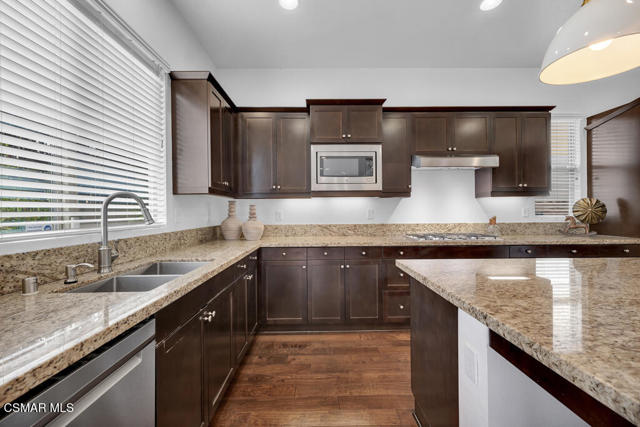4968 Princess Drive, Agoura Hills CA: https://media.crmls.org/mediaz/5338699c-dd17-4eeb-a2ad-39e32812519e.jpg