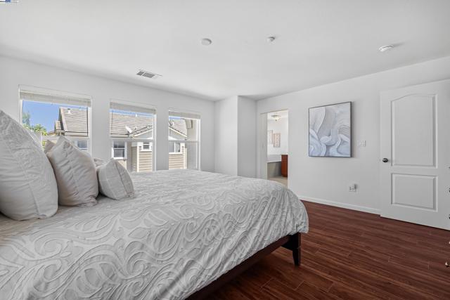 6268 Byron Ln, San Ramon CA: https://media.crmls.org/mediaz/5339bc17-9cbe-422c-87ac-720282bde1b3.jpg