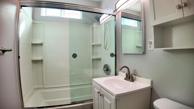 3934 Marine View Ave, San Diego CA: https://media.crmls.org/mediaz/533ab9ee-f83b-458e-97bf-412480f95c21.jpg