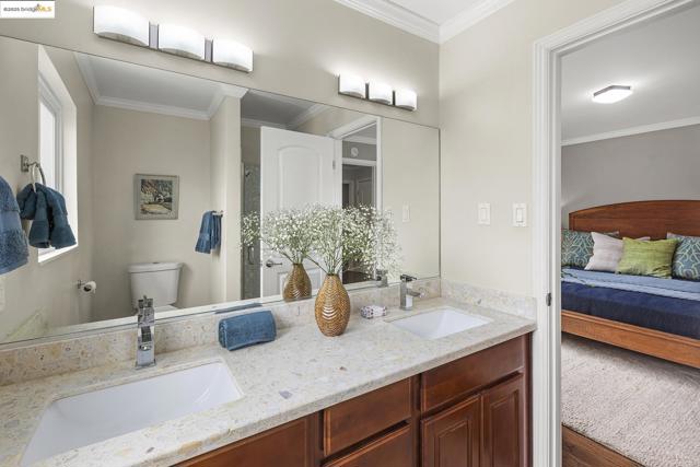 21 Maggiora Ct, Oakland CA: https://media.crmls.org/mediaz/533b8d4b-a183-4ed1-8c0b-97313b0d105e.jpg