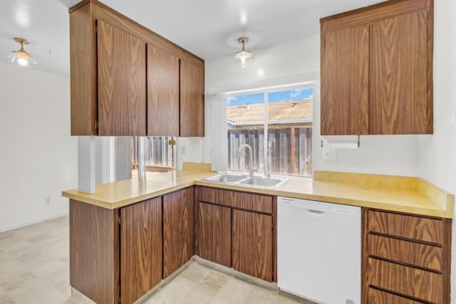 664 Delta Way, Watsonville CA: https://media.crmls.org/mediaz/533baa72-b903-43c5-9308-d95fa6844293.jpg