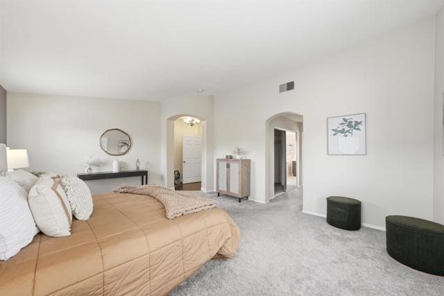 1029 Vista Oak Place, Chula Vista CA: https://media.crmls.org/mediaz/533c43c1-7255-46b4-9d97-2e25ad2dfba3.jpg