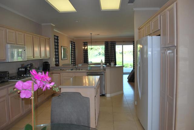 35491 Rosemont Drive, Palm Desert CA: https://media.crmls.org/mediaz/533c943a-9726-459b-80eb-d015c9d5940f.jpg