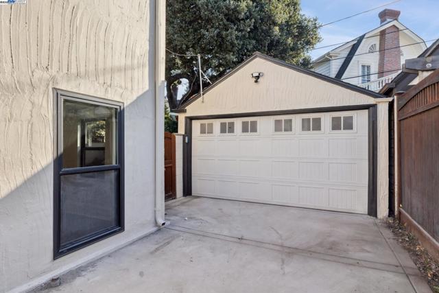 1728 Cambridge Dr, Alameda CA: https://media.crmls.org/mediaz/533ca04d-beb3-410c-9c01-bc0fd5e6fc89.jpg
