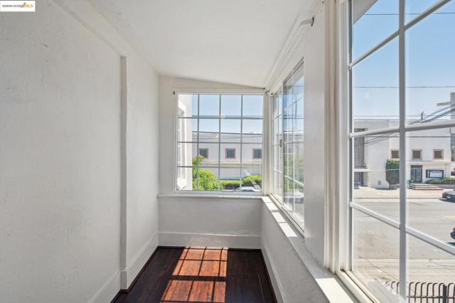 1063 32Nd St, Oakland CA: https://media.crmls.org/mediaz/533caad5-058f-49a9-93a7-82b67ff235ea.jpg