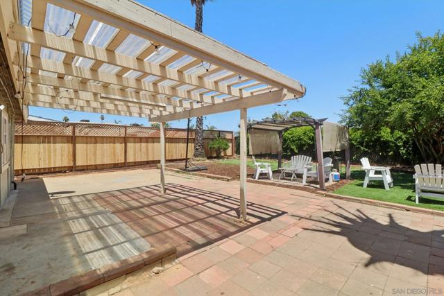 706 N Ash St, Escondido CA: https://media.crmls.org/mediaz/533cee26-dfa4-4606-a704-4a5df1b8a0d1.jpg