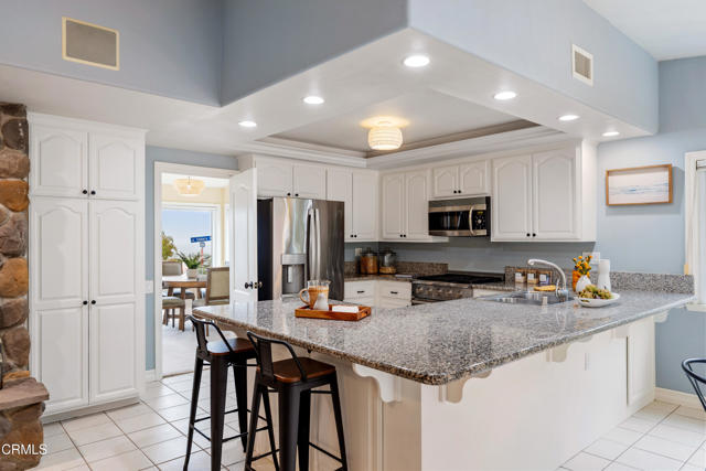 7017 Sonora Court, Ventura CA: https://media.crmls.org/mediaz/533d019c-216c-44e7-bf6e-b92056773cca.jpg