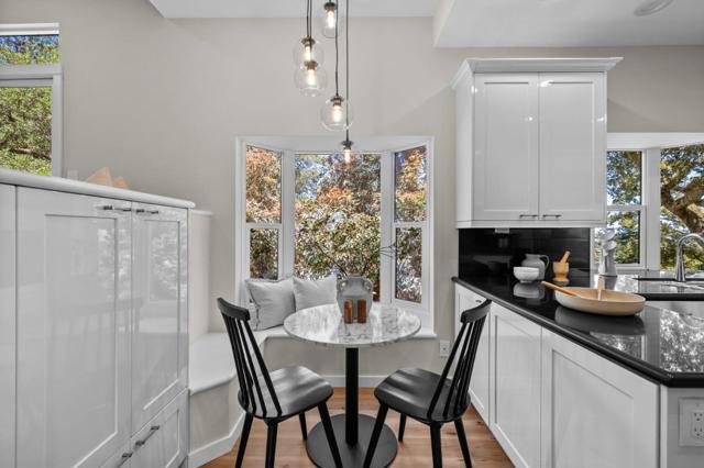 3554 Oak Knoll Drive, Redwood City CA: https://media.crmls.org/mediaz/533d3ed6-d52f-48ef-9f8d-7c6cb5c36ffd.jpg