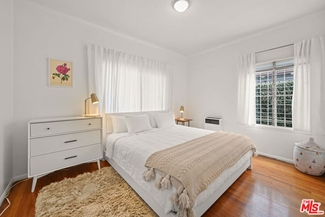 236 5th Avenue, Venice CA: https://media.crmls.org/mediaz/533de815-fe33-491b-a107-800398babdad.jpg