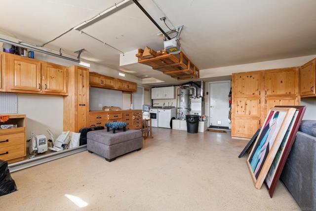 13170 Entreken Ave,  CA: https://media.crmls.org/mediaz/533e035f-9d11-49a5-bc27-ea779e86be4f.jpg