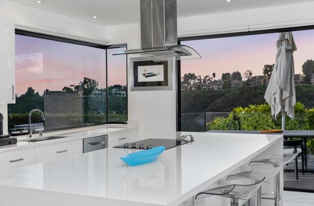 6544 Caminito Northland, La Jolla CA: https://media.crmls.org/mediaz/533e5452-e90e-40df-9128-204baa850ddf.jpg