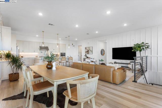 2250 Kilowatt Way, Fremont CA: https://media.crmls.org/mediaz/533e551d-c737-4fb8-a859-83dd15a33df5.jpg