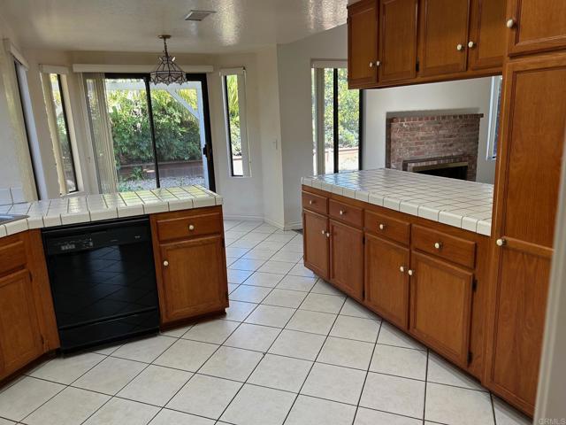 Detail Gallery Image 14 of 28 For 1760 Harold Rd, Escondido,  CA 92026 - 3 Beds | 2 Baths