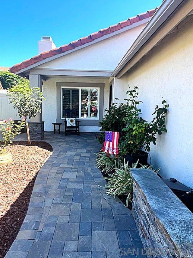 10970 Shy Bird Ln, San Diego CA: https://media.crmls.org/mediaz/533e79ea-c3d3-44ad-b588-ba43be714ac3.jpg