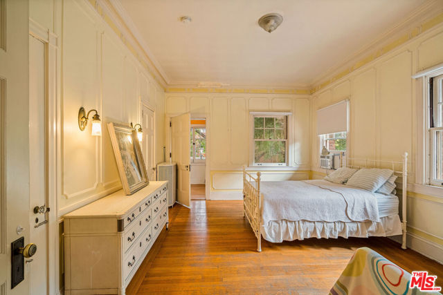 1130 Westchester Place, Los Angeles CA: https://media.crmls.org/mediaz/533e9299-70af-4652-91d6-cba62a6c977f.jpg