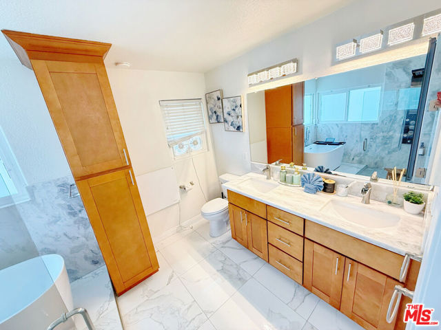 Image 37 of 45 For 15213 Daphne Avenue