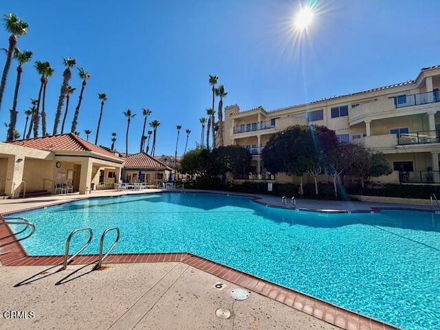 4249 Harbour Island Lane, Oxnard CA: https://media.crmls.org/mediaz/533edee6-925a-4b59-8898-9601db470e76.jpg