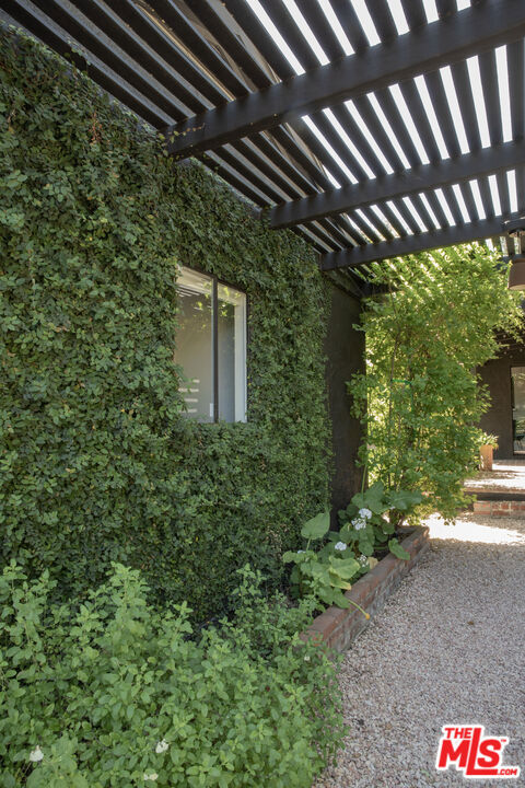 8427 Oswego Street, Sunland CA: https://media.crmls.org/mediaz/533f35f8-a2ba-4fe8-9dff-a49468cbbcce.jpg