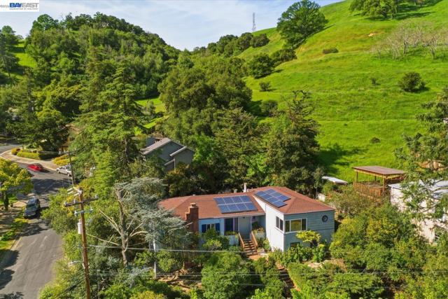 3890 Serrano St, Martinez CA: https://media.crmls.org/mediaz/533f8a57-430f-4571-8021-fe4892fb61a3.jpg