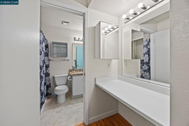 535 Pierce St, Albany CA: https://media.crmls.org/mediaz/534092fc-7837-4565-ae79-8745f77d4e9c.jpg