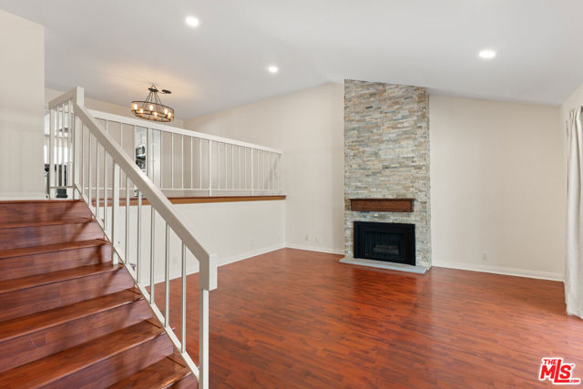 6021 Lindley Avenue, Tarzana CA: https://media.crmls.org/mediaz/5340d300-0767-430a-870b-cac222b55e6a.jpg