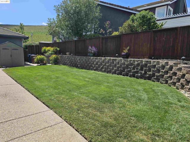 8040 Kelok Way, Clayton CA: https://media.crmls.org/mediaz/53418a8a-9920-4e3e-901c-e7fe1be6566b.jpg
