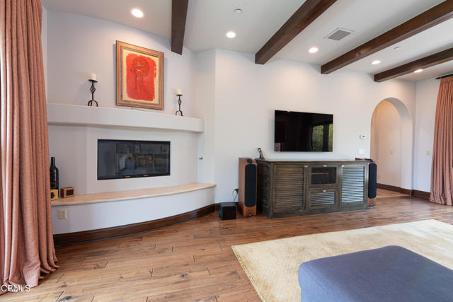 2330 Crystal Lane, Pasadena CA: https://media.crmls.org/mediaz/5341fda5-5ad3-4791-a4b3-caa46d68c191.jpg