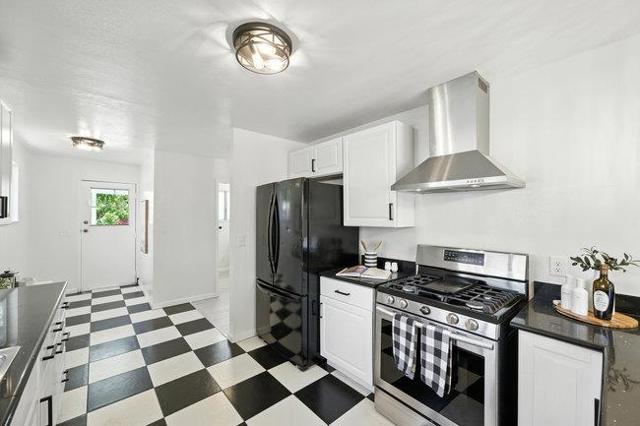 33854 14th Street, Union City CA: https://media.crmls.org/mediaz/534222f8-281c-4417-bac1-521174b42759.jpg