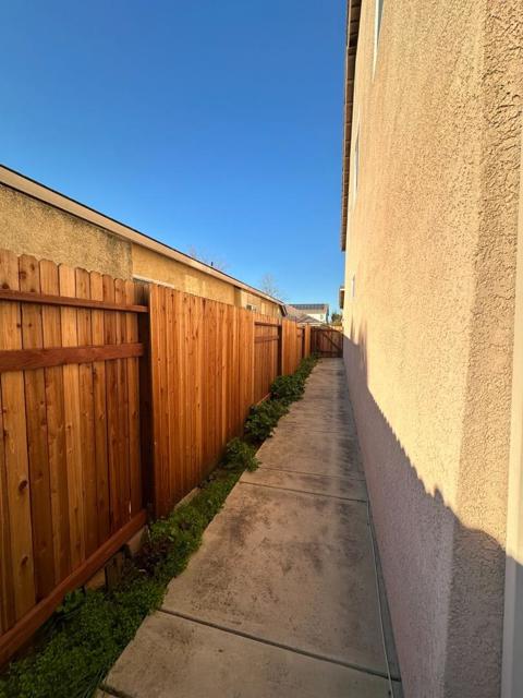 5116 Impala Run Place, Antelope CA: https://media.crmls.org/mediaz/53422fa1-cc7f-488e-bb41-d6b7809cfcdf.jpg