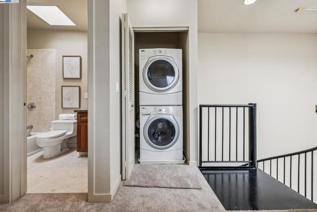 950 Harrison, San Francisco CA: https://media.crmls.org/mediaz/53424162-2578-4fdb-aba1-d480388ef747.jpg